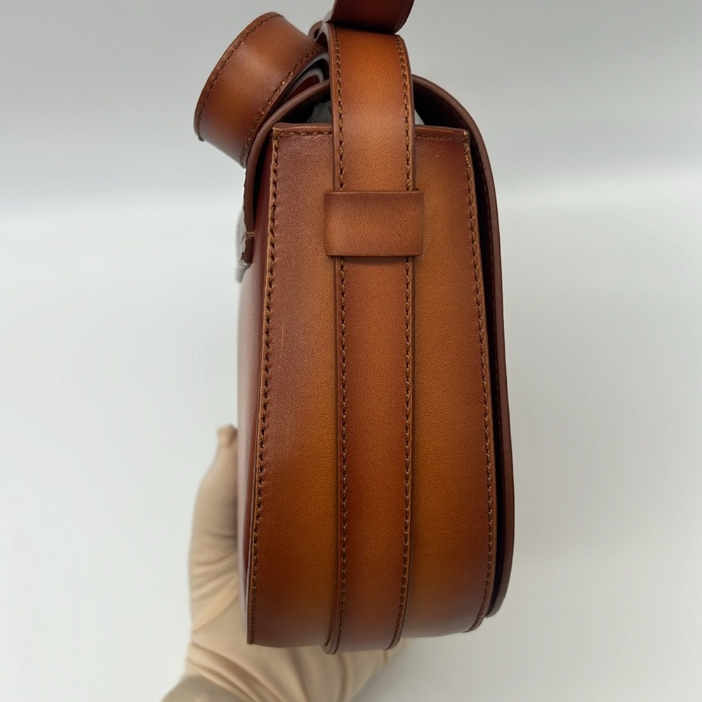 Altuzzara Medallion Saddle Shoulder Crossbody Bag Leather Embossed Brushed - Picture 6 of 16